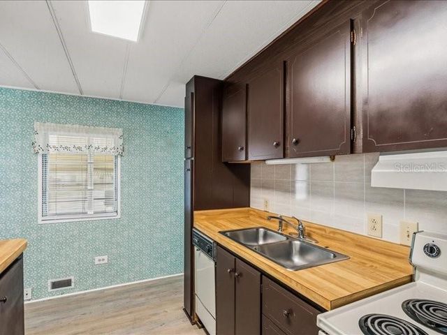 31227 TEMPLE AVENUE, Tavares, FL 32778