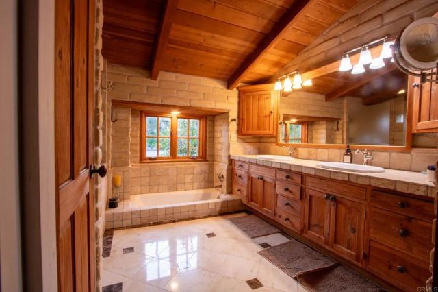 11105 Berry Road, Valley Center, CA 92082