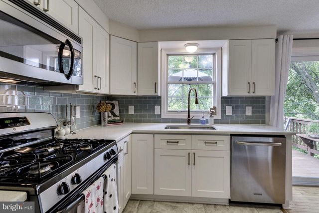 299 E RAYMOND AVE E, Alexandria, VA 22301