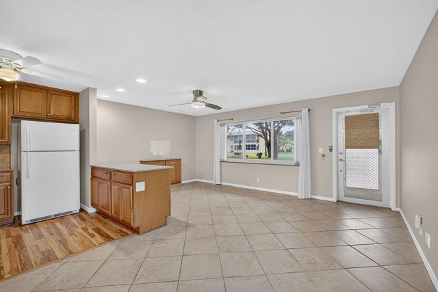 221 Coventry J, West Palm Beach, FL 33417
