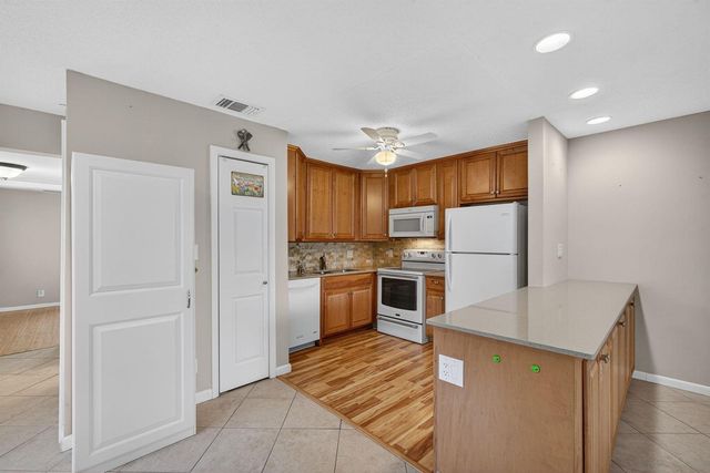 221 Coventry J, West Palm Beach, FL 33417
