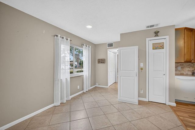 221 Coventry J, West Palm Beach, FL 33417