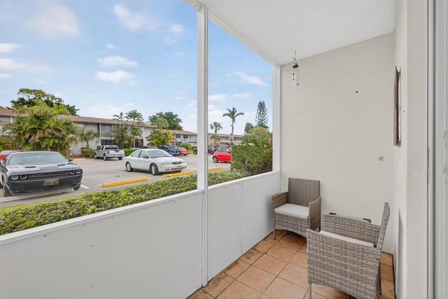 221 Coventry J, West Palm Beach, FL 33417