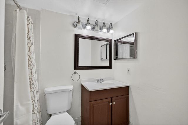 221 Coventry J, West Palm Beach, FL 33417