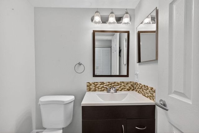 221 Coventry J, West Palm Beach, FL 33417