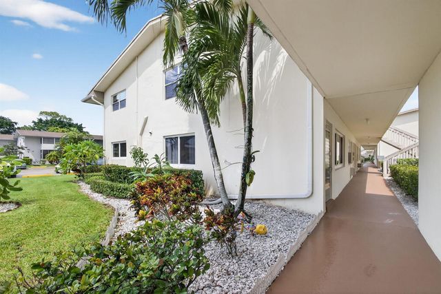 221 Coventry J, West Palm Beach, FL 33417