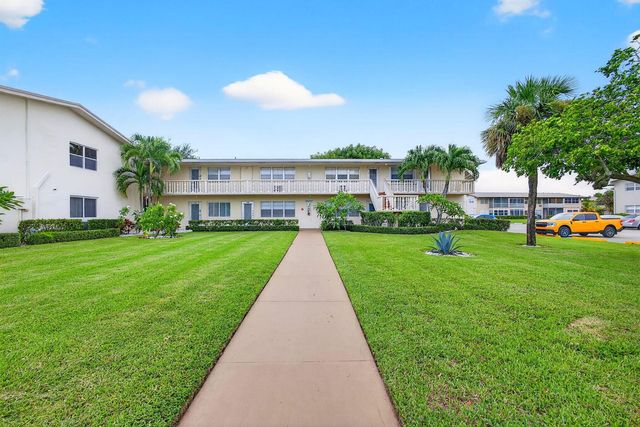 221 Coventry J, West Palm Beach, FL 33417