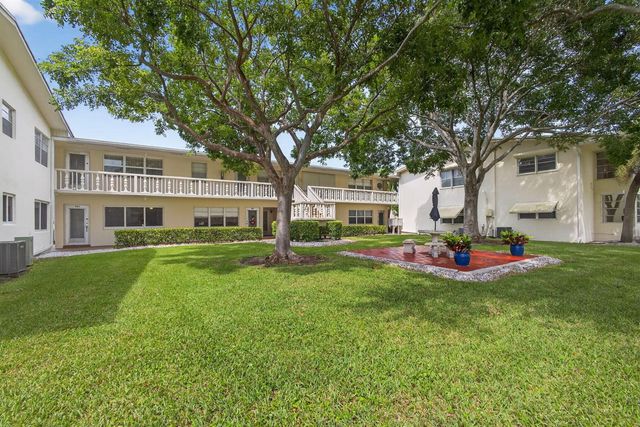 221 Coventry J, West Palm Beach, FL 33417