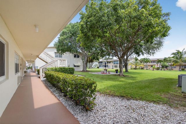 221 Coventry J, West Palm Beach, FL 33417