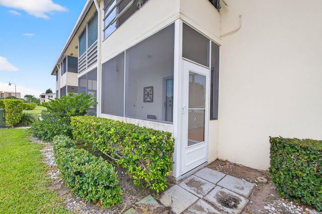 221 Coventry J, West Palm Beach, FL 33417