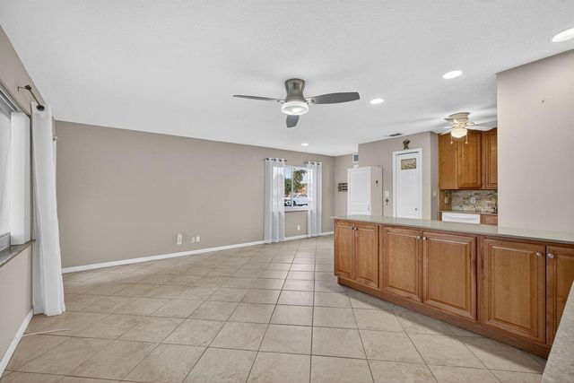 221 Coventry J, West Palm Beach, FL 33417