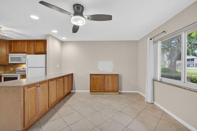 221 Coventry J, West Palm Beach, FL 33417