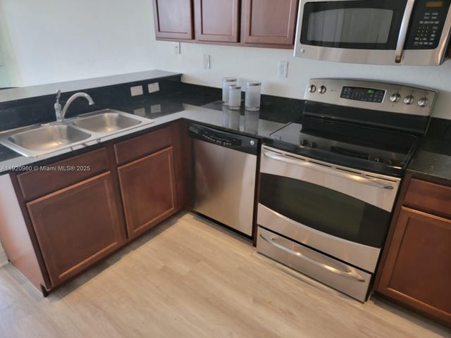 10870 NW 88th Ter 227, Doral, FL 33178