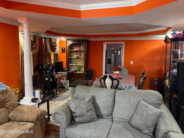 1011 McClyman Street, Schenectady, NY 12307