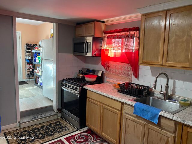 1011 McClyman Street, Schenectady, NY 12307