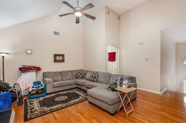 5112 W Oak Highland Dr, Antioch, TN 37013