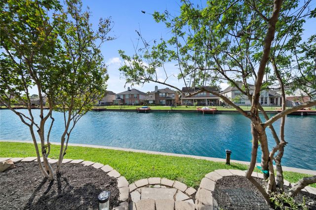 10103 Lazy Lagoon, Houston, TX 77065