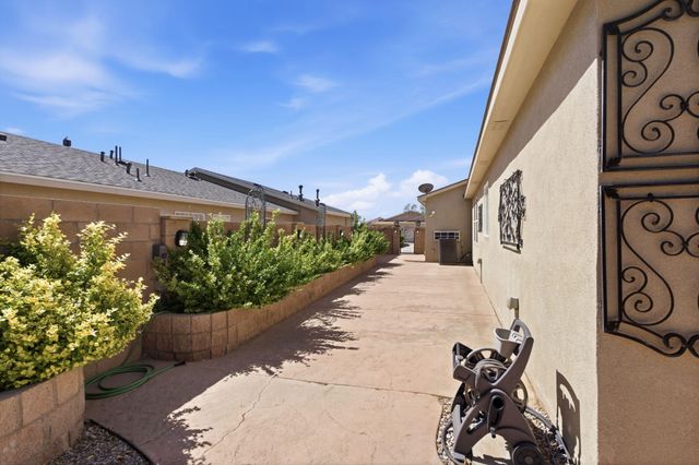 3420 Sun Mesa Street SW, Los Lunas, NM 87031