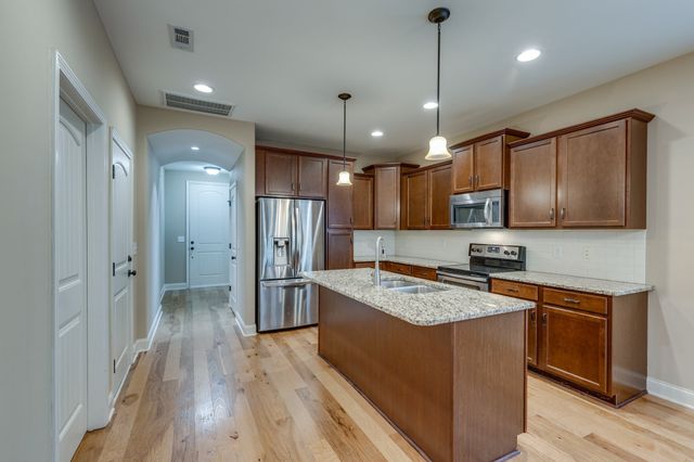 2040 Bungalow Dr, Thompsons Station, TN 37179