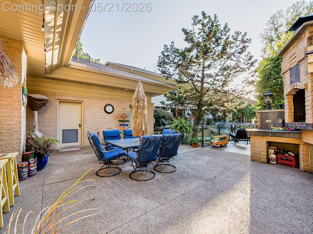 17477 IRIS Circle, Clinton Charter Township, MI 48036