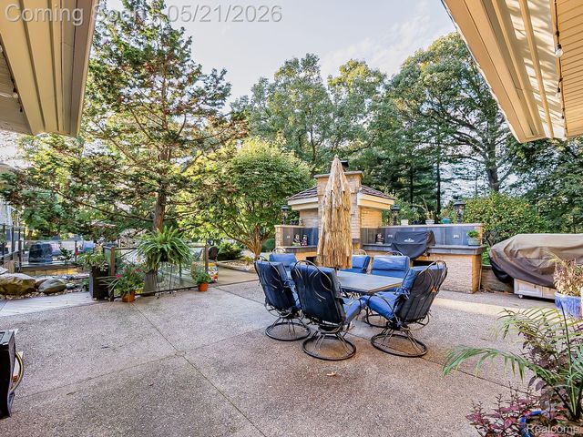 17477 IRIS Circle, Clinton Charter Township, MI 48036
