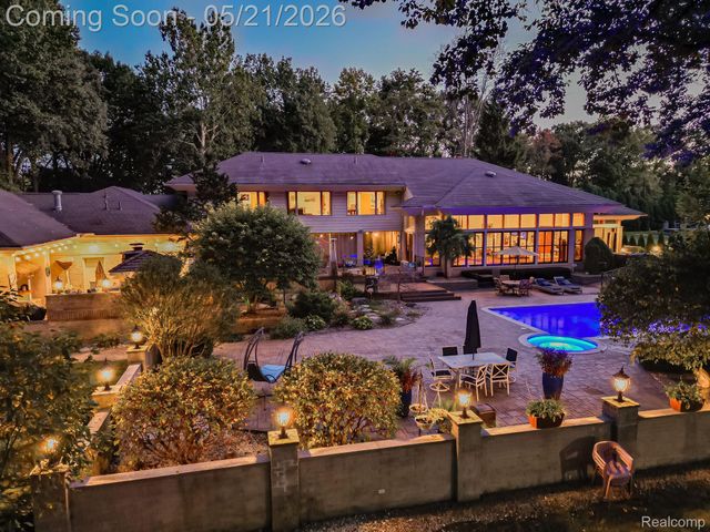 17477 IRIS Circle, Clinton Charter Township, MI 48036