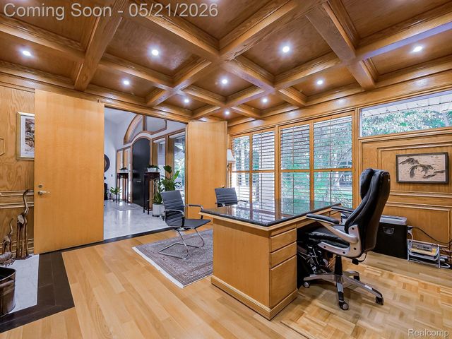 17477 IRIS Circle, Clinton Charter Township, MI 48036