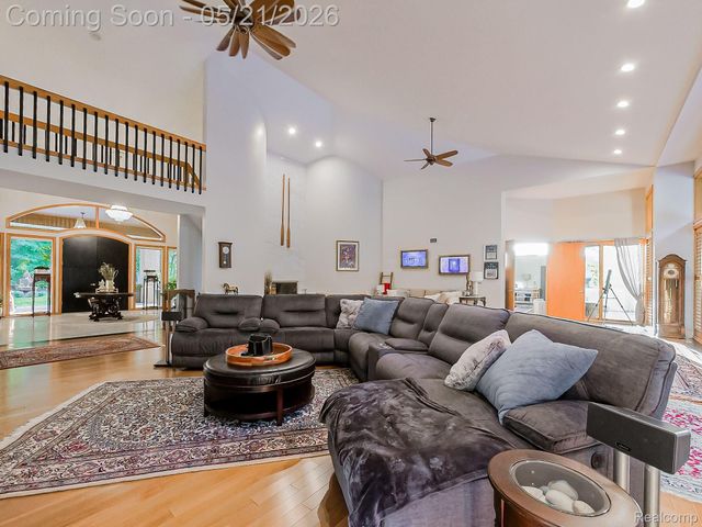 17477 IRIS Circle, Clinton Charter Township, MI 48036