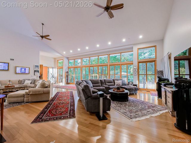 17477 IRIS Circle, Clinton Charter Township, MI 48036