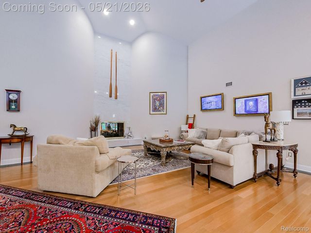 17477 IRIS Circle, Clinton Charter Township, MI 48036