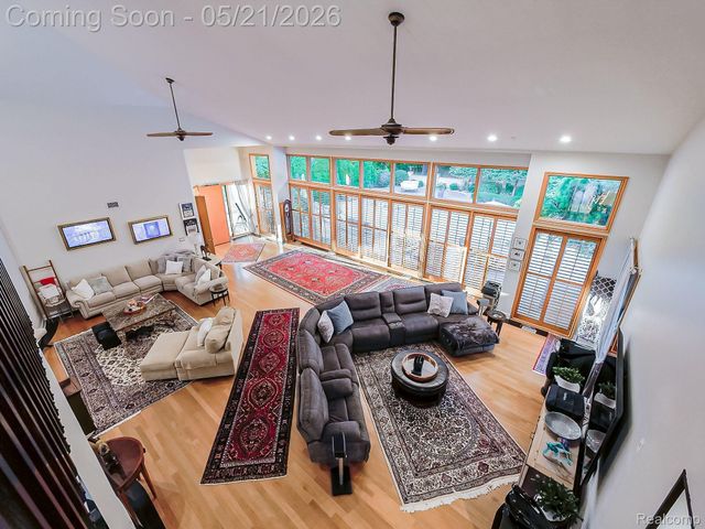 17477 IRIS Circle, Clinton Charter Township, MI 48036