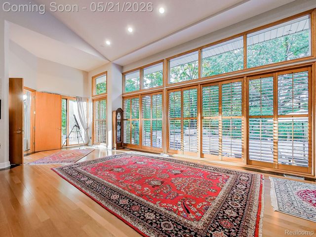 17477 IRIS Circle, Clinton Charter Township, MI 48036