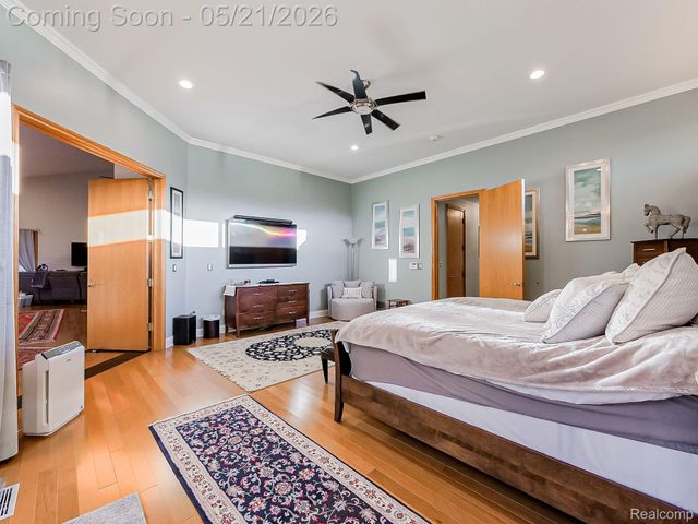 17477 IRIS Circle, Clinton Charter Township, MI 48036
