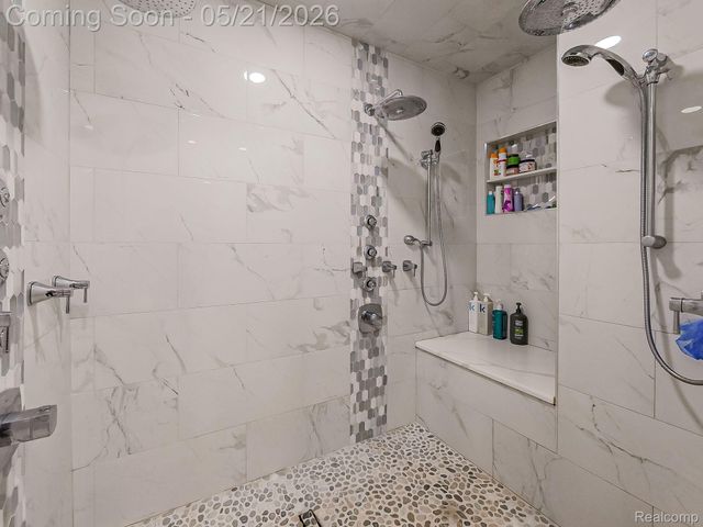 17477 IRIS Circle, Clinton Charter Township, MI 48036
