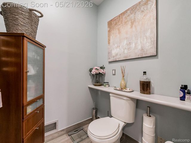 17477 IRIS Circle, Clinton Charter Township, MI 48036