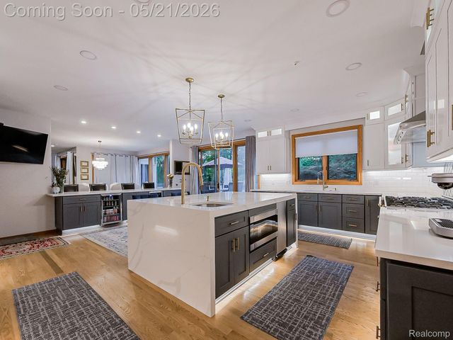 17477 IRIS Circle, Clinton Charter Township, MI 48036