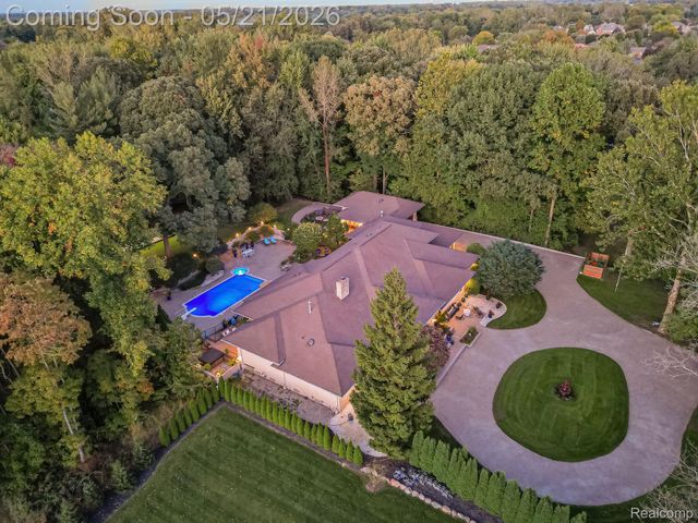 17477 IRIS Circle, Clinton Charter Township, MI 48036