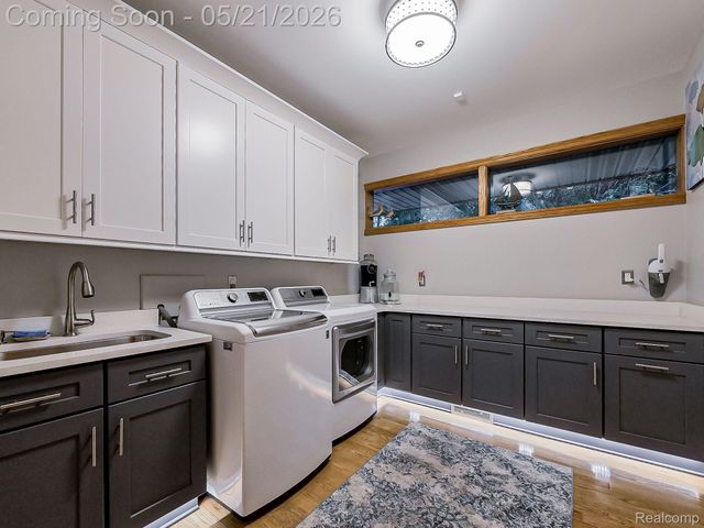 17477 IRIS Circle, Clinton Charter Township, MI 48036