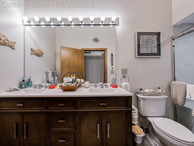 17477 IRIS Circle, Clinton Charter Township, MI 48036