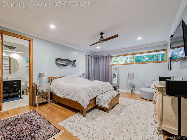 17477 IRIS Circle, Clinton Charter Township, MI 48036