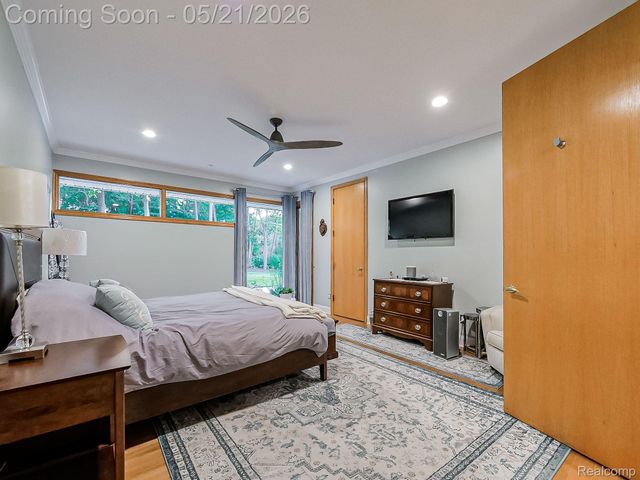 17477 IRIS Circle, Clinton Charter Township, MI 48036