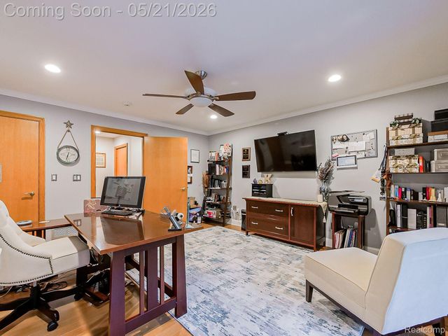 17477 IRIS Circle, Clinton Charter Township, MI 48036