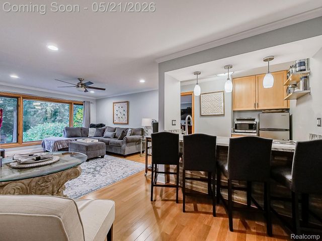 17477 IRIS Circle, Clinton Charter Township, MI 48036