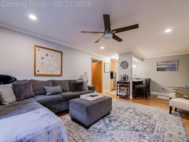 17477 IRIS Circle, Clinton Charter Township, MI 48036