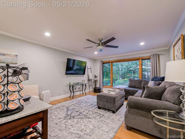 17477 IRIS Circle, Clinton Charter Township, MI 48036