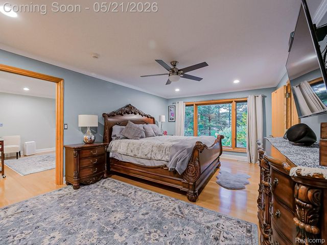 17477 IRIS Circle, Clinton Charter Township, MI 48036
