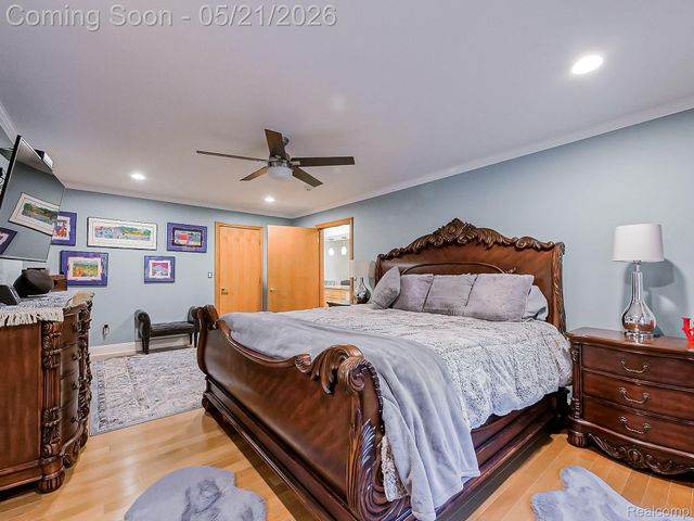 17477 IRIS Circle, Clinton Charter Township, MI 48036
