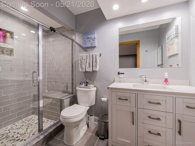 17477 IRIS Circle, Clinton Charter Township, MI 48036