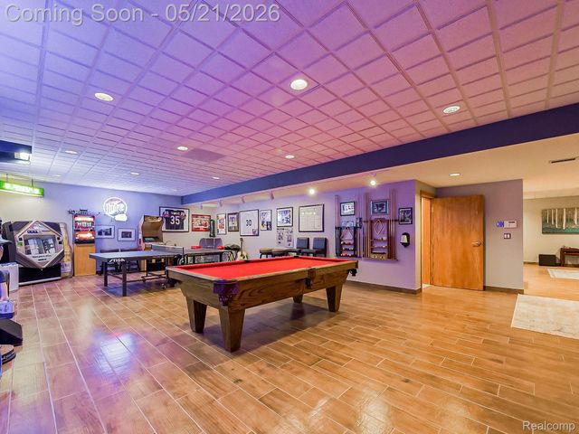 17477 IRIS Circle, Clinton Charter Township, MI 48036