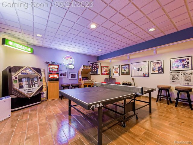 17477 IRIS Circle, Clinton Charter Township, MI 48036